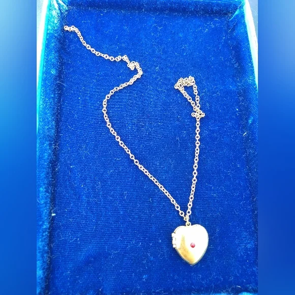 Vintage Gold Toned Heart Shaped Locket, Red Jewel Accent - Picture 2 of 7